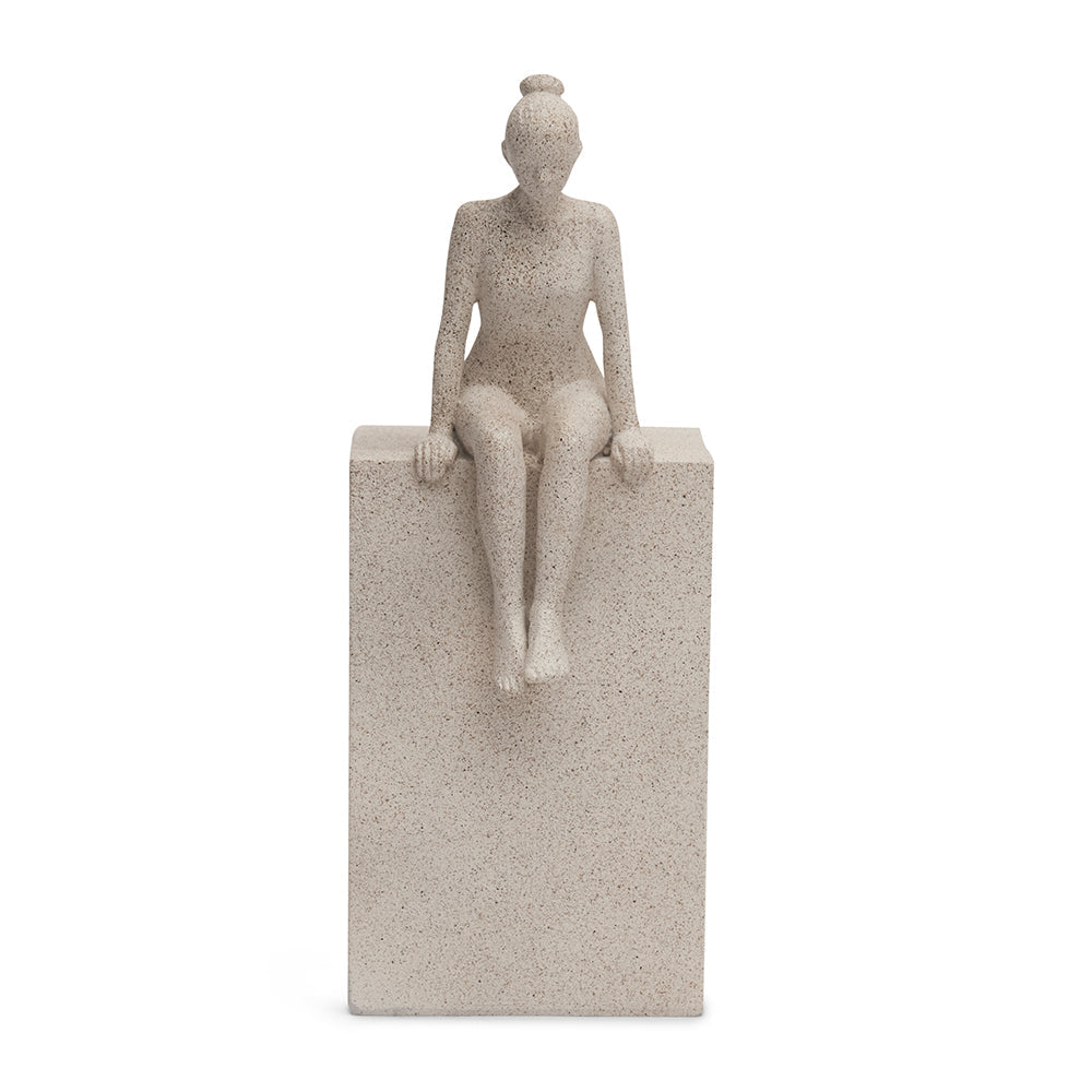 Escultura Mulher em Poliresina Areia Alma Mart 26x10x13cm