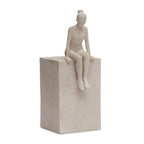 Escultura Mulher em Poliresina Areia Alma Mart 26x10x13cm