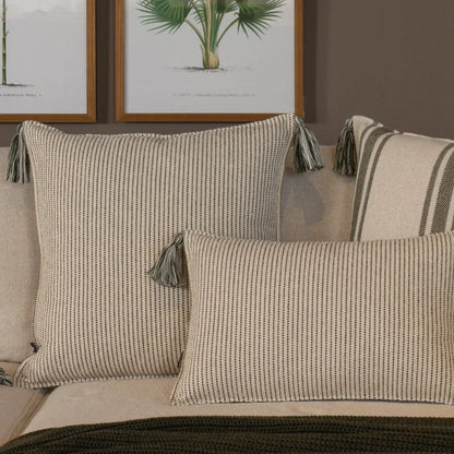 Almofada Bouclé Azul 60x60 Listra Fina e Pingente de Tecido