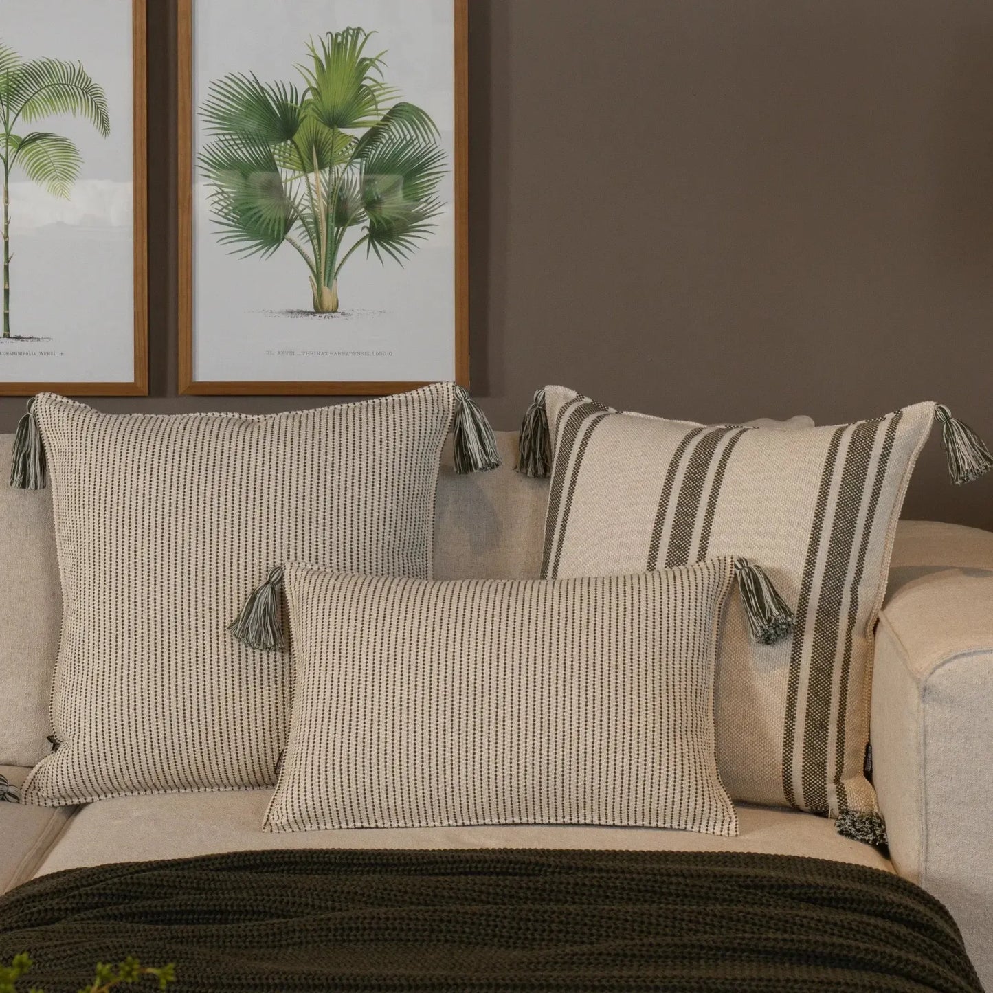 Almofada Bouclé Azul 60x60 Listra e Pingente de Tecido