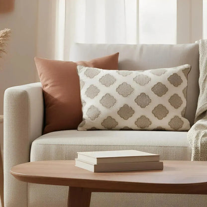 Almofada Sarja Cru 35x52 Bordado Castanho Fino Indiano Taj