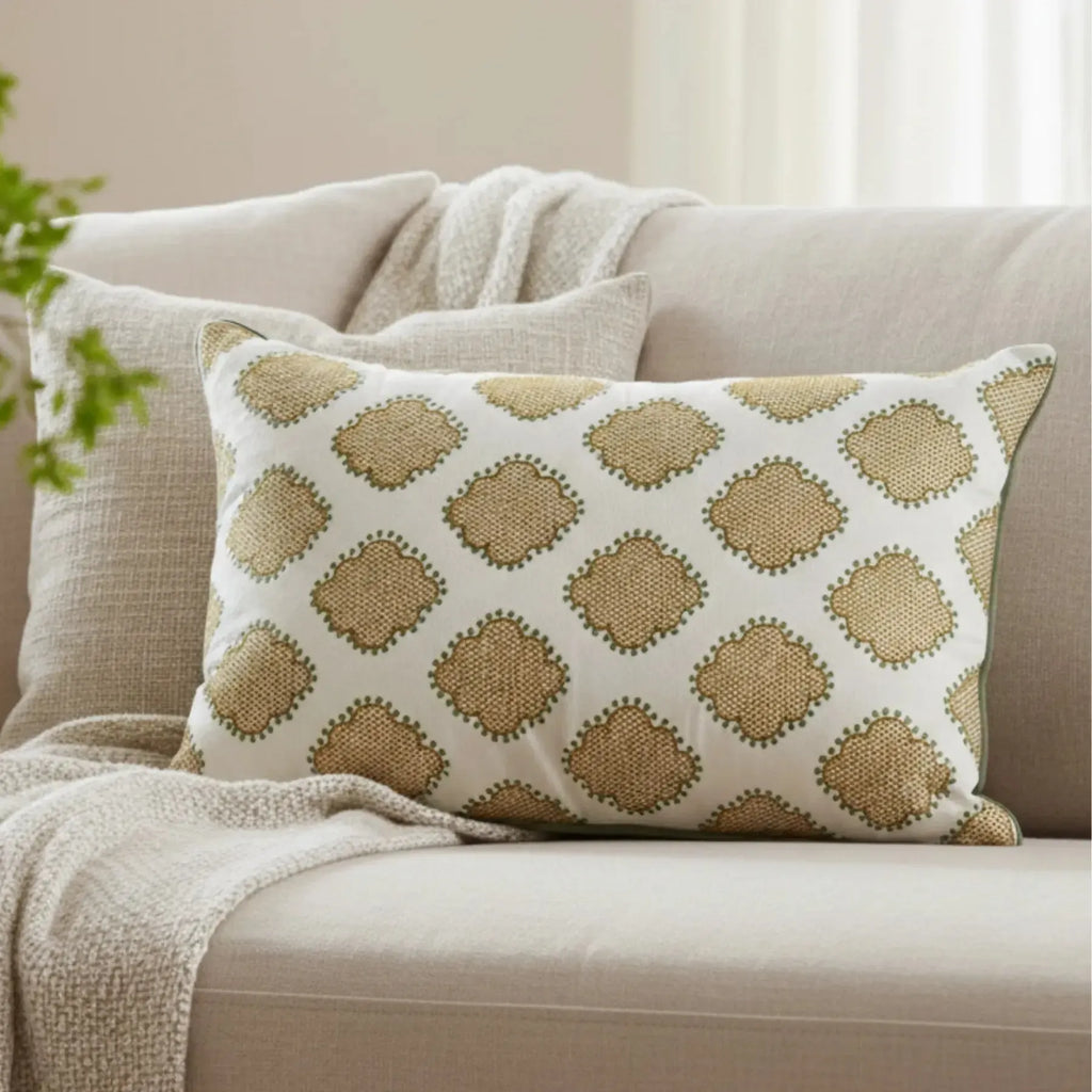 Almofada Sarja Cru 35x52 Bordado Verde Fino Indiano Taj