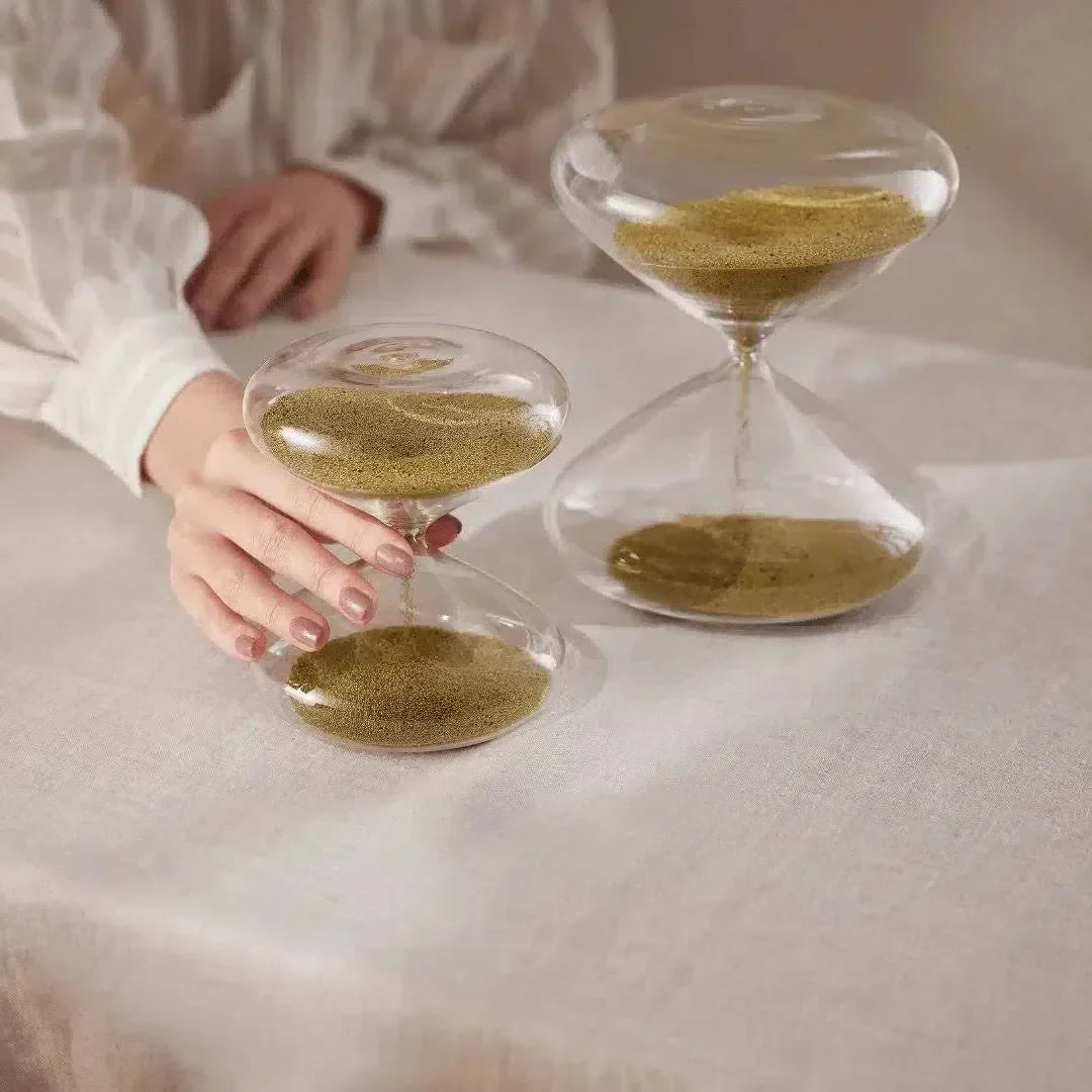 Ampulheta em Vidro com Areia 60 Minutos Dourada Mart