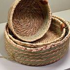 Bandeja Redonda em Palha Cestaria Detalhe Azul 25x25x8cm