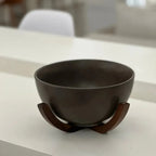 Bowl Cerâmica Marrom com Base de Madeira 27,5cm Linha Sintonia