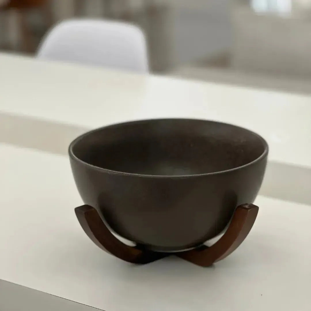 Bowl Cerâmica Marrom com Base de Madeira 27,5cm Linha Sintonia