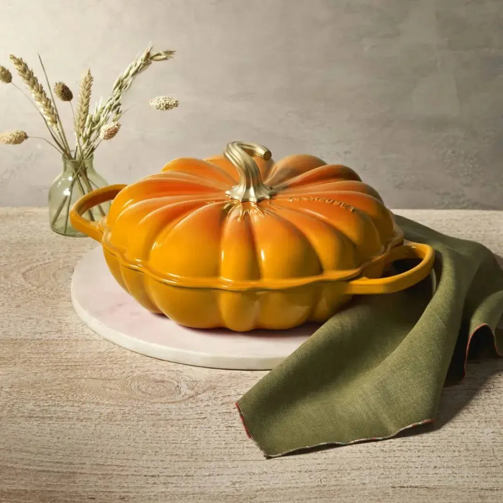 Caçarola Buffet Abóbora Halloween Signature Marronier com Pegador Dourado 2,5L 28cm Le Creuset