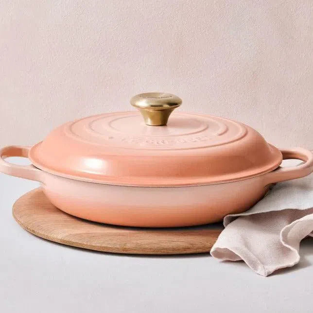 Caçarola Buffet Signature Peche com Pegador Dourado 3,2L 30cm Le Creuset