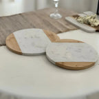 Conjunto 2 Tábuas Redondas para Aperitivos Madeira e Mármore Branco