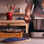 Descanso / Pegador de Panelas 32cm Jeans Dark Blue Denim Le Creuset