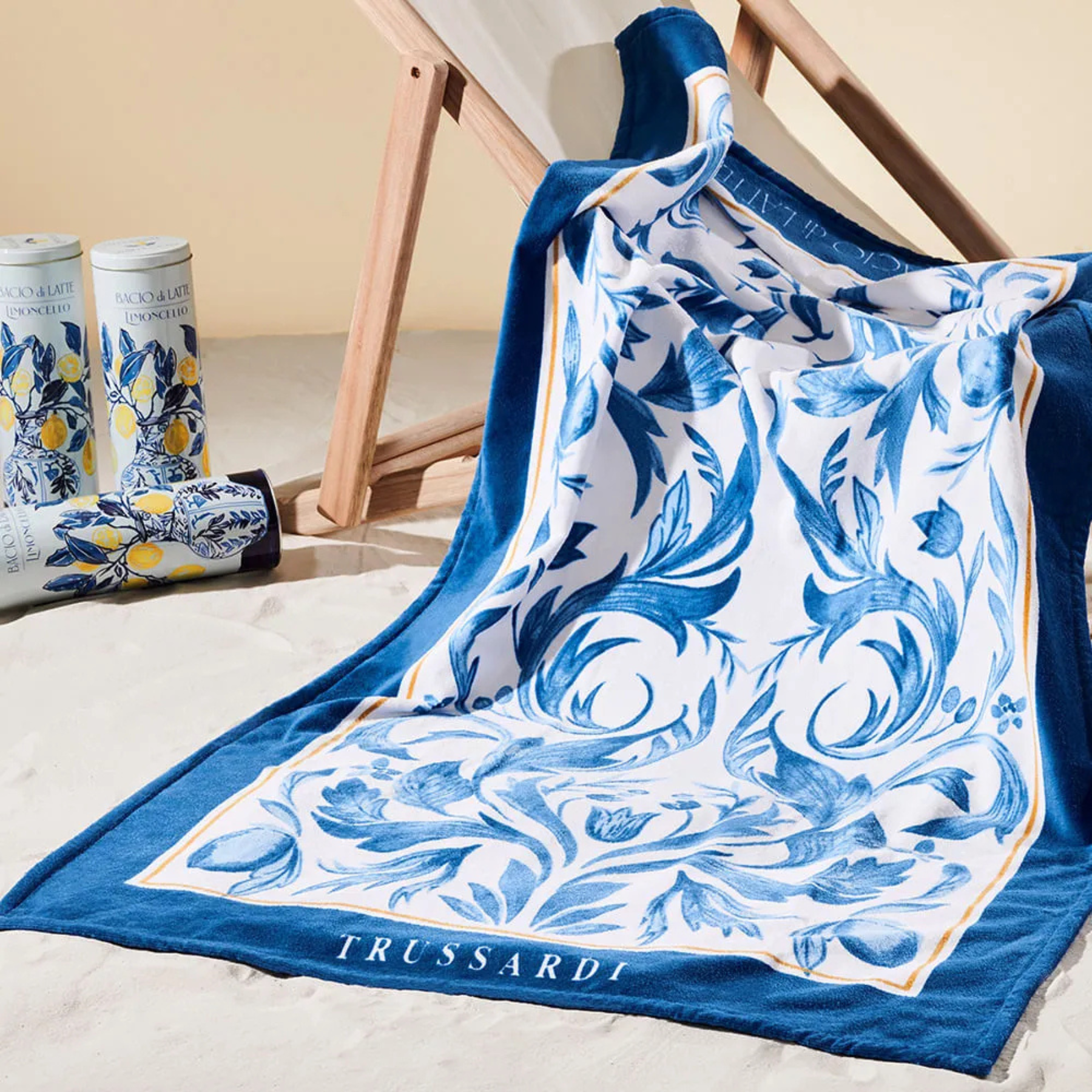 Toalha de Praia Arabescos Trussardi + Bacio di Latte