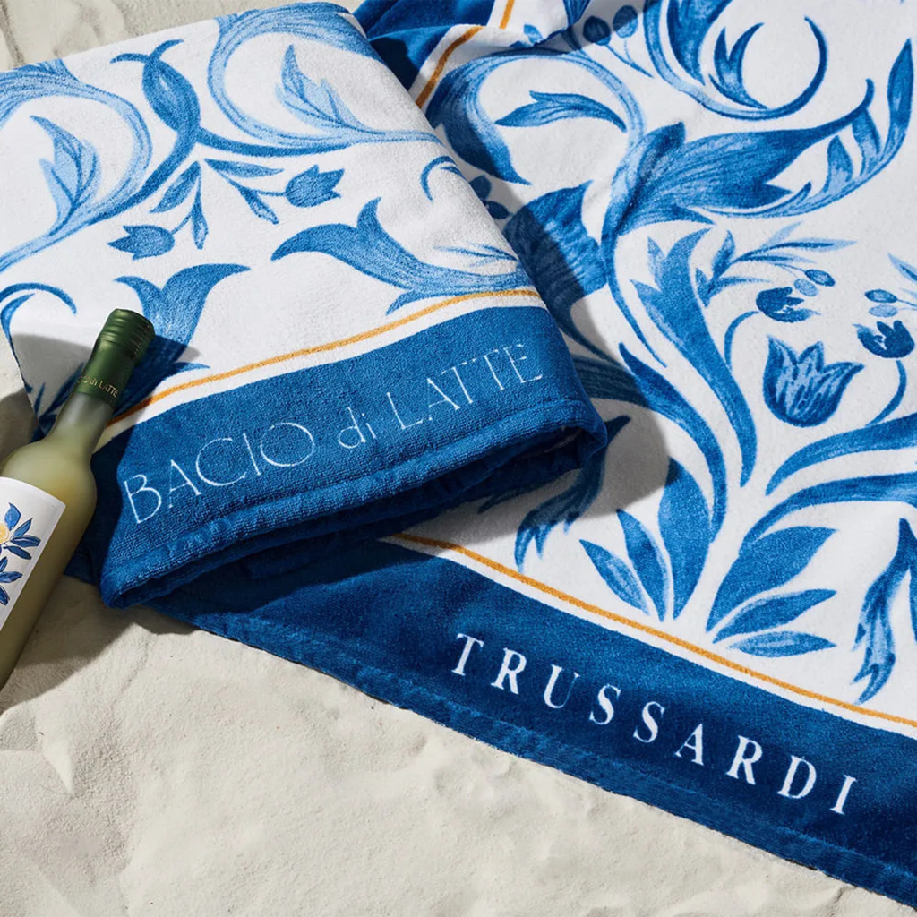 Toalha de Praia Arabescos Trussardi + Bacio di Latte