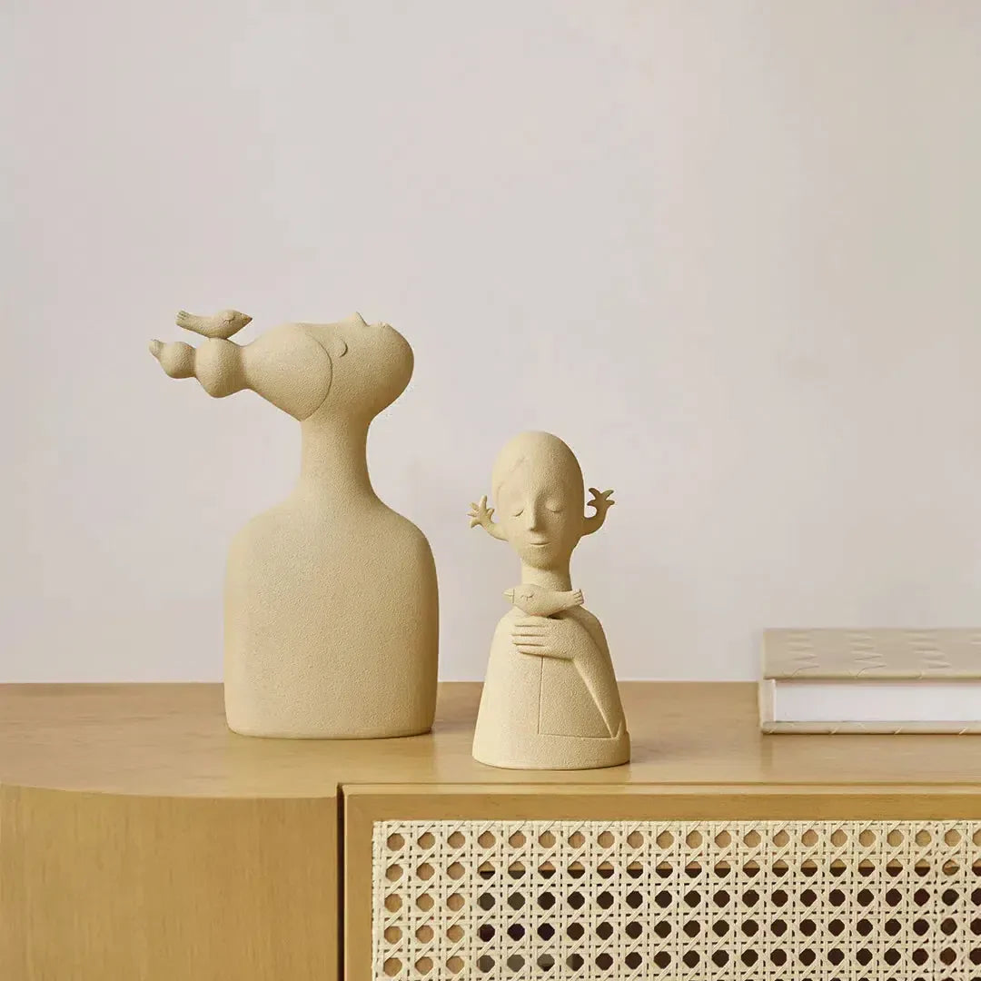 Escultura Mulher em Poliresina 19x9x6cm Mart