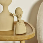Escultura Mulher em Poliresina 19x9x6cm Mart