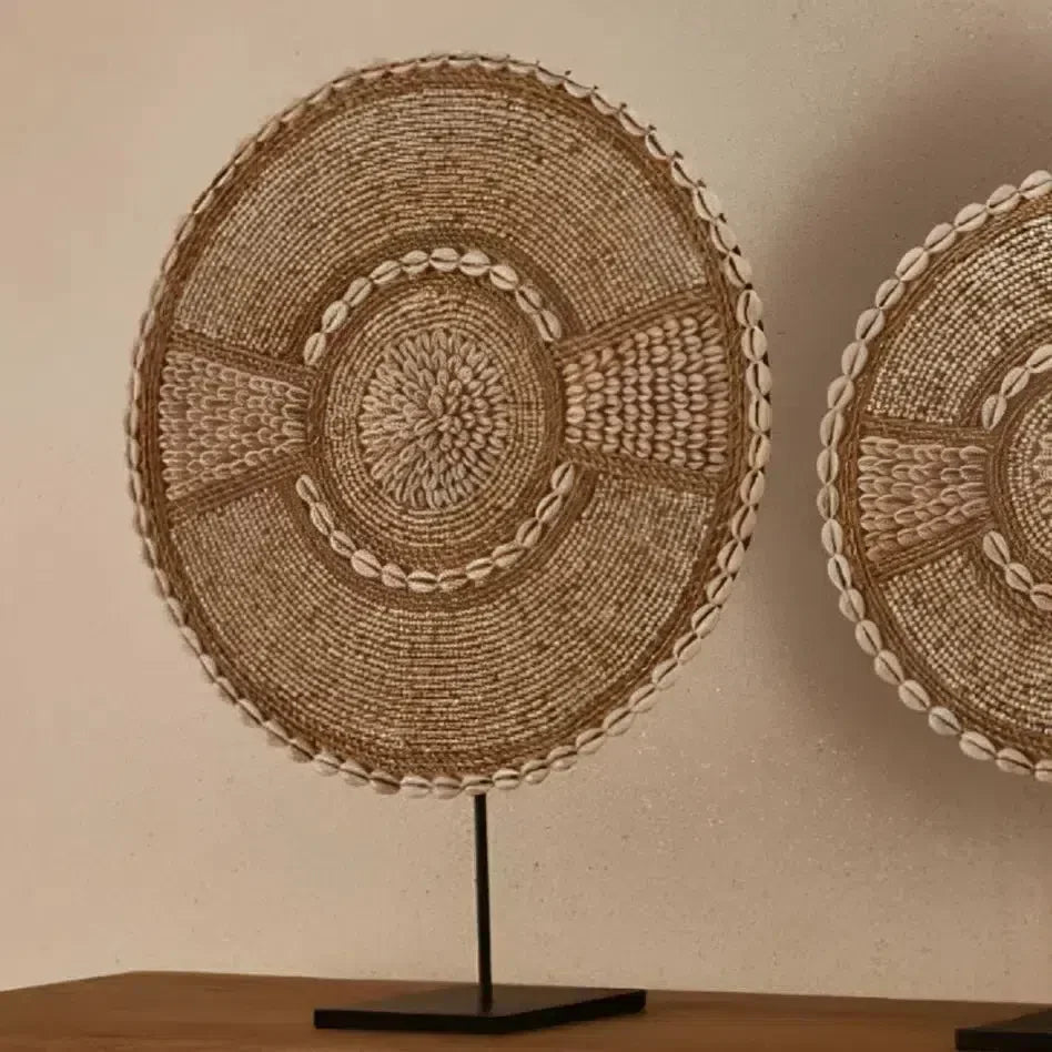 Escultura em Conchas e Miçangas 55x40x12cm Mart