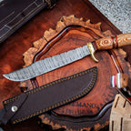 Faca Bowie Artesanal Artemano em Aço Damasco com Cabo em Pakkawood Pinus