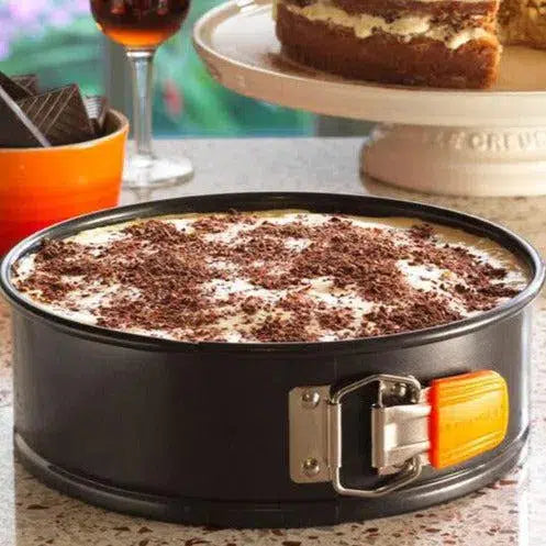 Forma Redonda com Fundo Removível 26cm Metal Bakeware Le Creuset