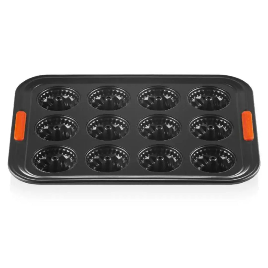 Forma para 12 Mini Bundts Metal Bakeware Le Creuset