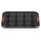 Forma para 12 Mini Bundts Metal Bakeware Le Creuset
