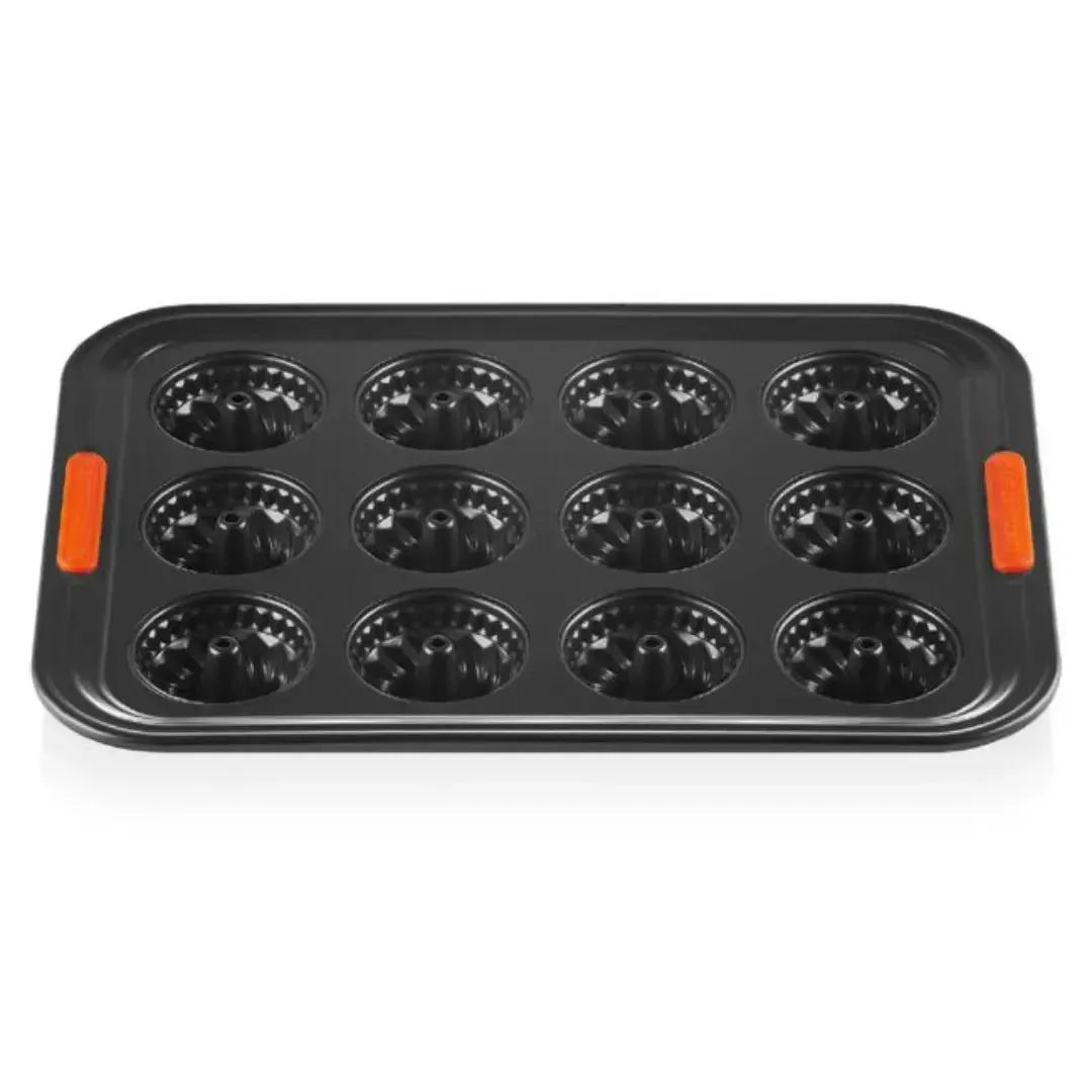 Forma para 12 Mini Bundts Metal Bakeware Le Creuset