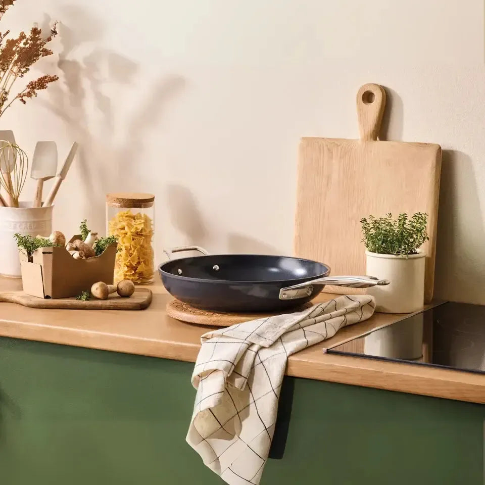 Frigideira Funda com Alça Antiaderente 30cm ENSC Le Creuset