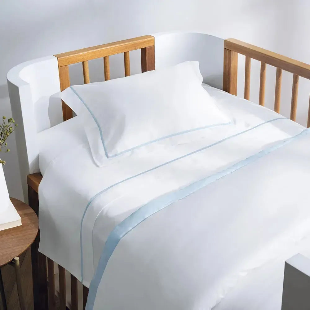 Fronha Avulsa Baby Dolce 100% Algodão Egípcio Branco / Soft Blue Trussardi