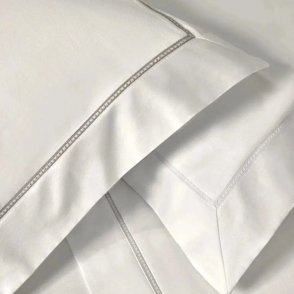 Fronha Portello 300 Fios 100% Algodão Egípcio Branco 50x70cm Trussardi