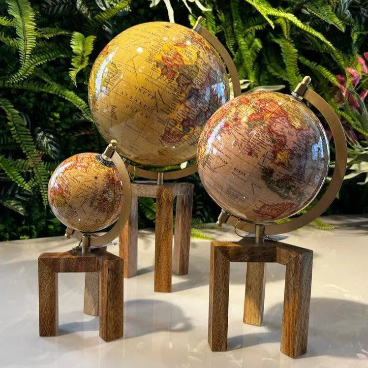 Globo Terrestre para Decoração Retrô Pequeno - Tripé de Madeira