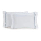 Jogo 2 Fronhas Menfi 200 Fios Cetim 100% Algodão Branco / Azul Trussardi