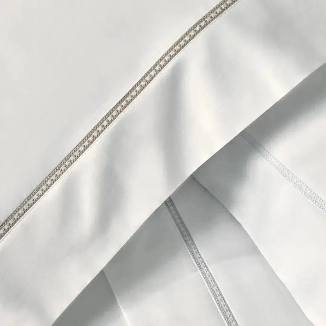 Jogo de Cama Casal Portello 4 Pçs 300 Fios 100% Algodão Egípcio Branco / Legno Trussardi