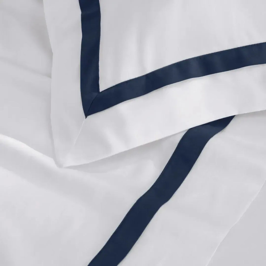 Jogo de Cama Queen Vercelli 4 Pçs 300 Fios 100% Algodão Egípcio Branco / Azul Siciliano Trussardi