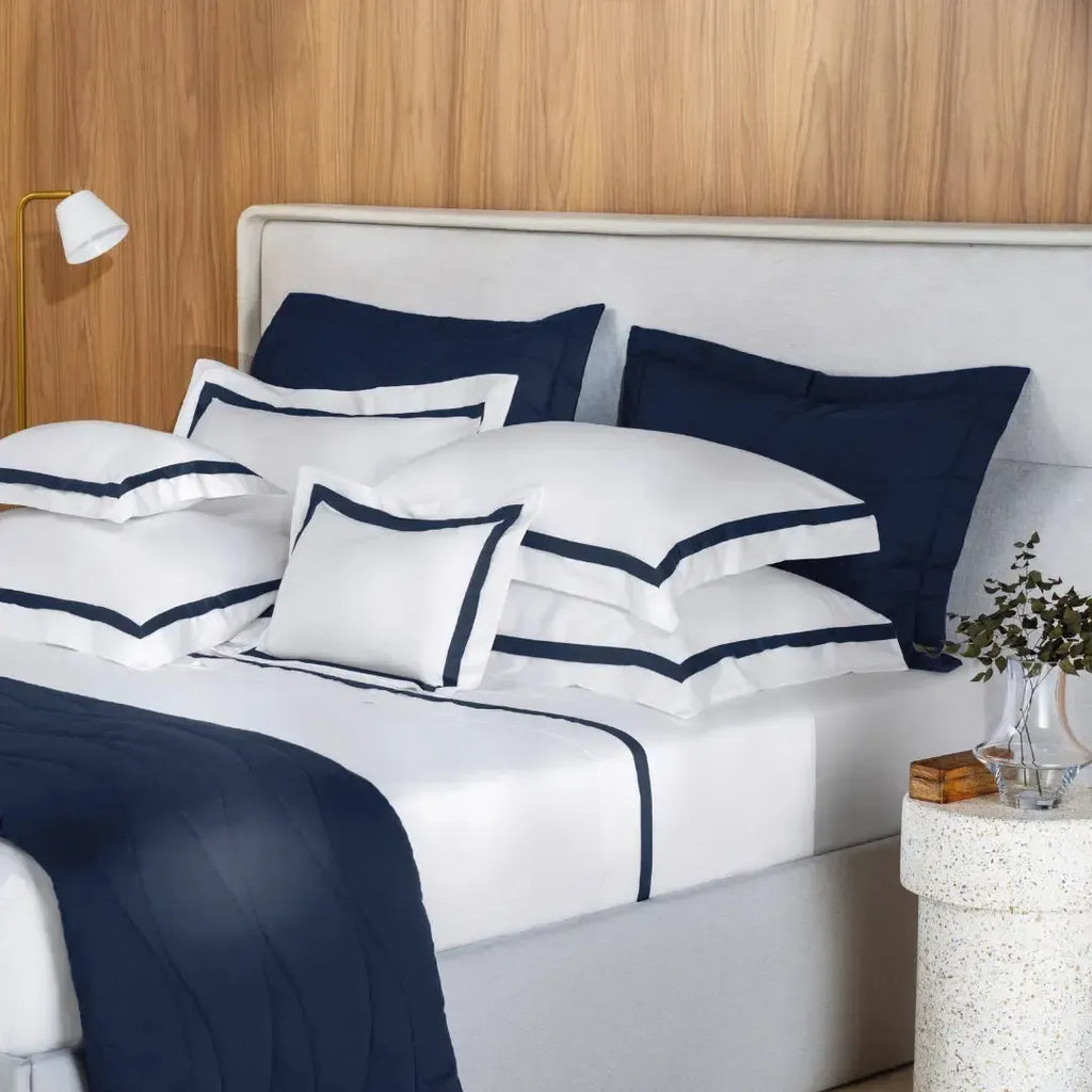 Jogo de Cama Queen Vercelli 4 Pçs 300 Fios 100% Algodão Egípcio Branco / Azul Siciliano Trussardi