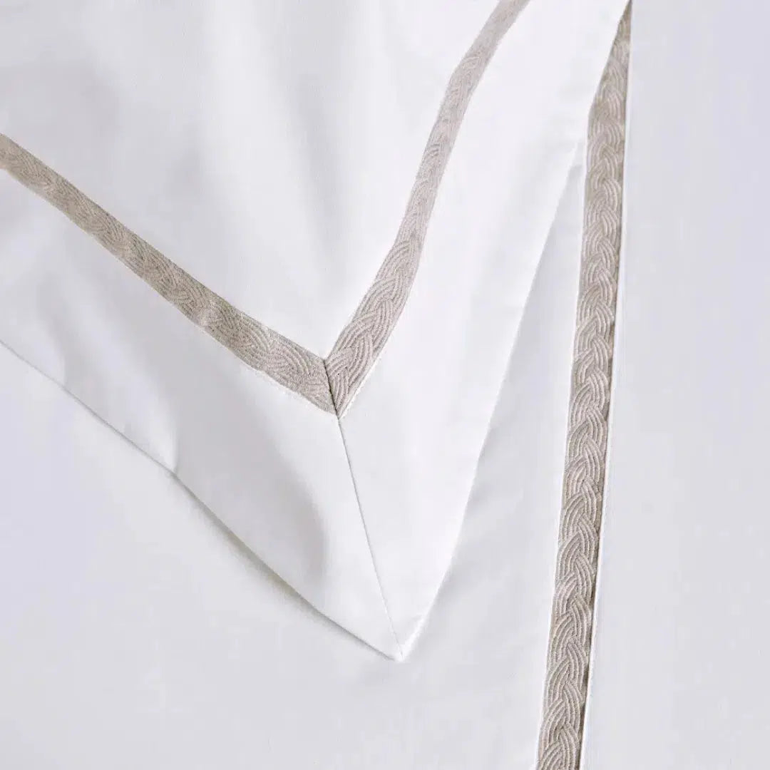 Jogo de Cama Queen Figoli 4 Pçs 200 Fios Percal 100% Algodão Branco / Legno Trussardi