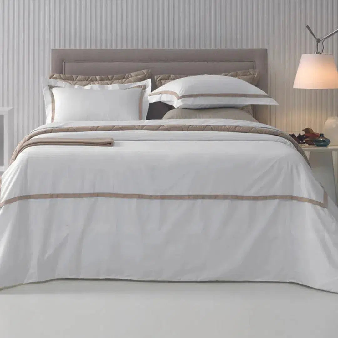 Jogo de Cama King Vercelli 4 Pçs 300 Fios 100% Algodão Egípcio Branco / Nocciola Trussardi