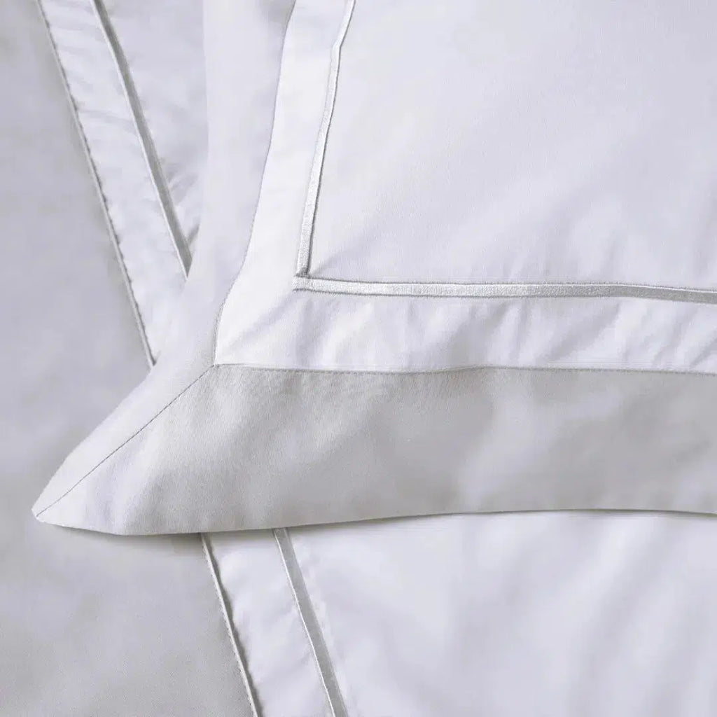 Jogo de Cama Solteiro Fiesole 3 Pçs 200 Fios Percal 100% Algodão Branco / Gelo Trussardi