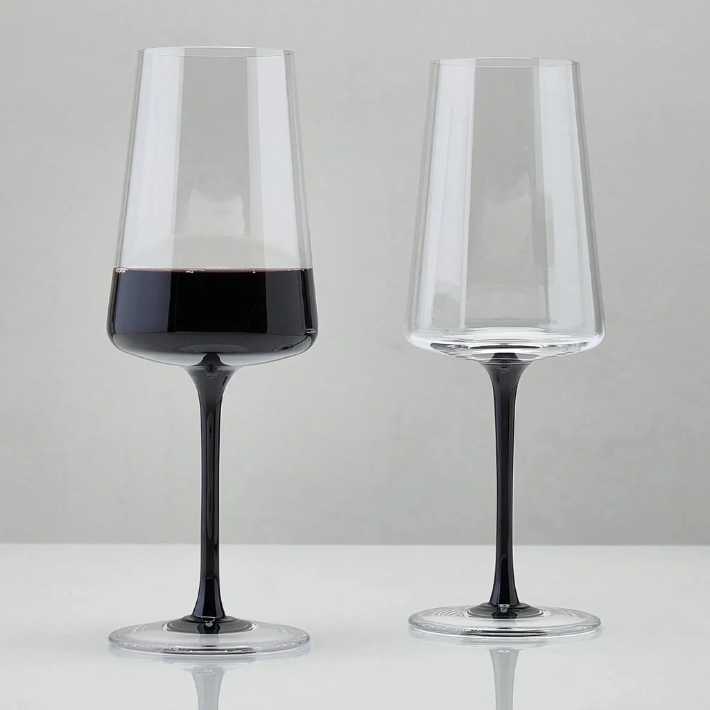 Kit com 2 Taças de Vinho em Vidro Cristalino Linha Coloratta com Haste Preta 500ml Artemano