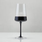 Kit com 2 Taças de Vinho em Vidro Cristalino Linha Coloratta com Haste Preta 500ml Artemano