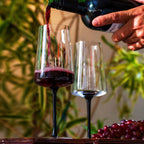 Kit com 2 Taças de Vinho em Vidro Cristalino Linha Coloratta com Haste Preta 500ml Artemano