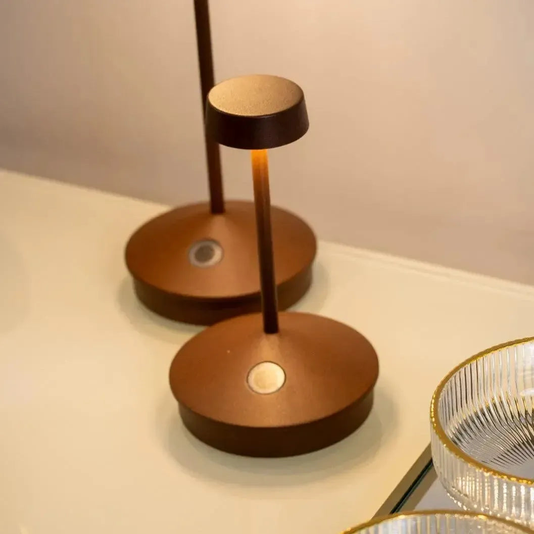 Luminária Portátil de Mesa Corten Isabella