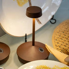 Luminária Portátil de Mesa Corten Isabella