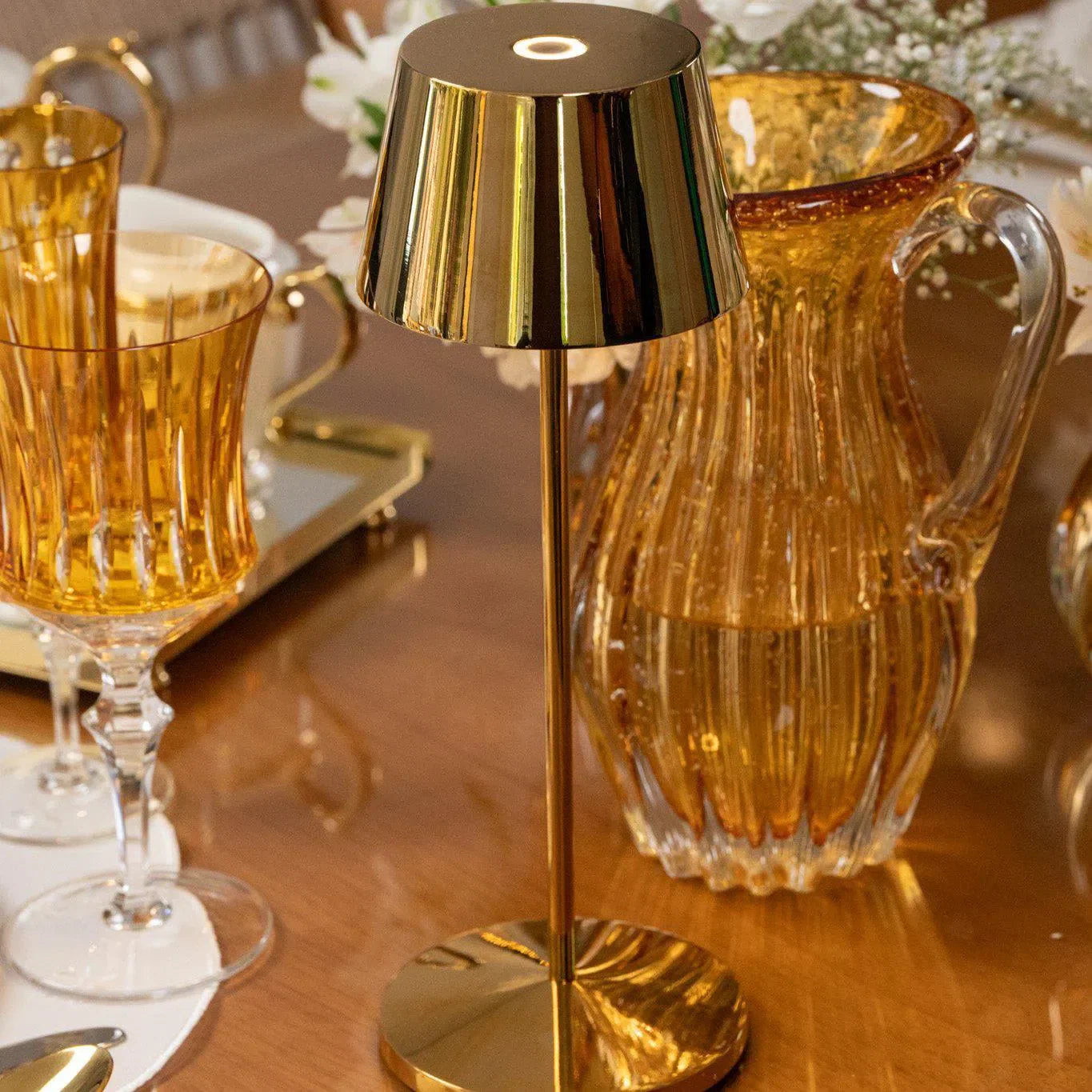 Luminária Portátil de Mesa Dourada Marcella