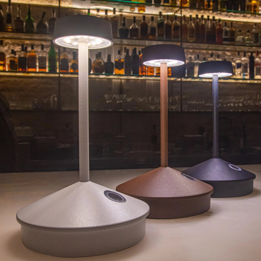 Luminária Portátil de Mesa Preta Isabella