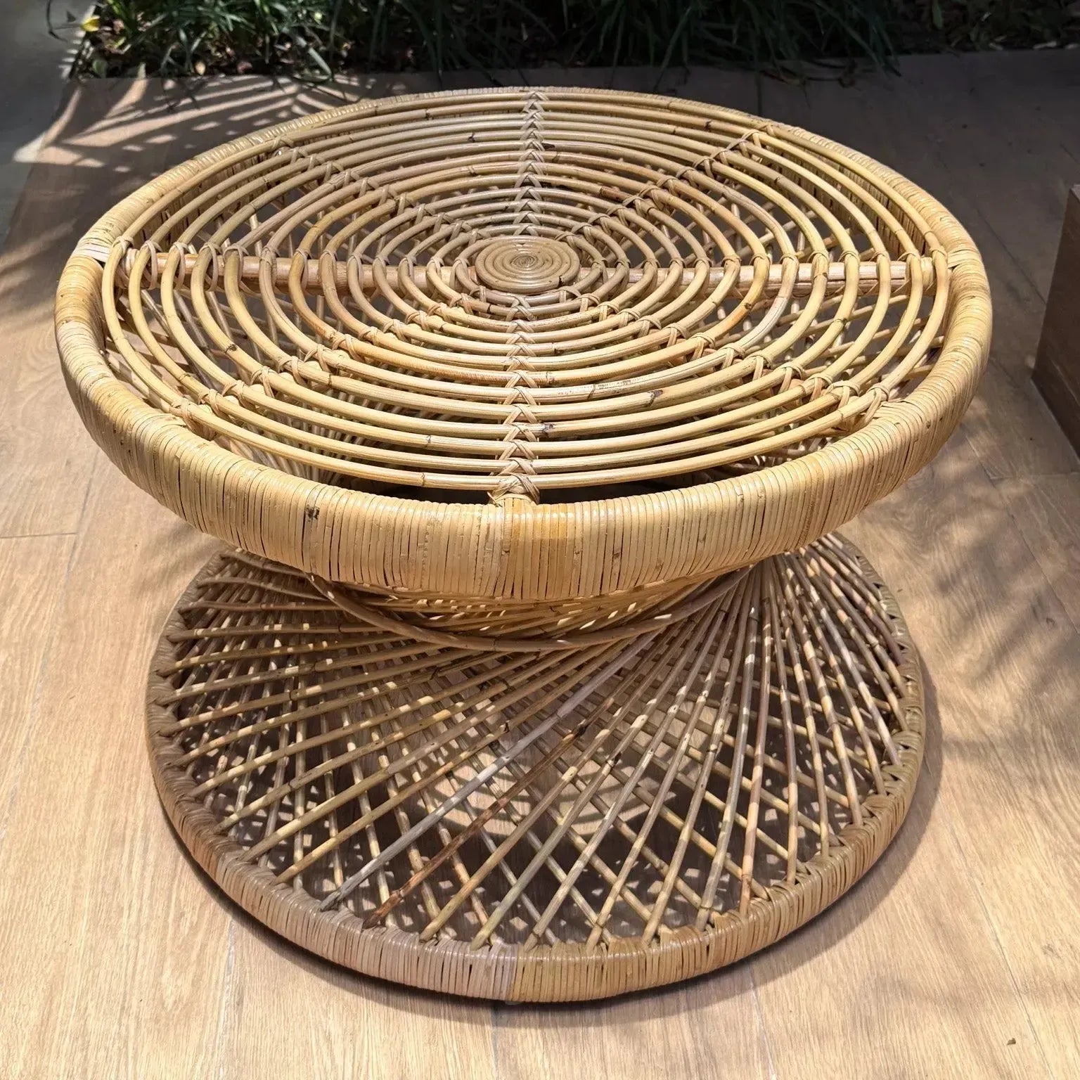Mesa Lateral Mandola Redonda em Rattan Trançado Bahali 70x43cm