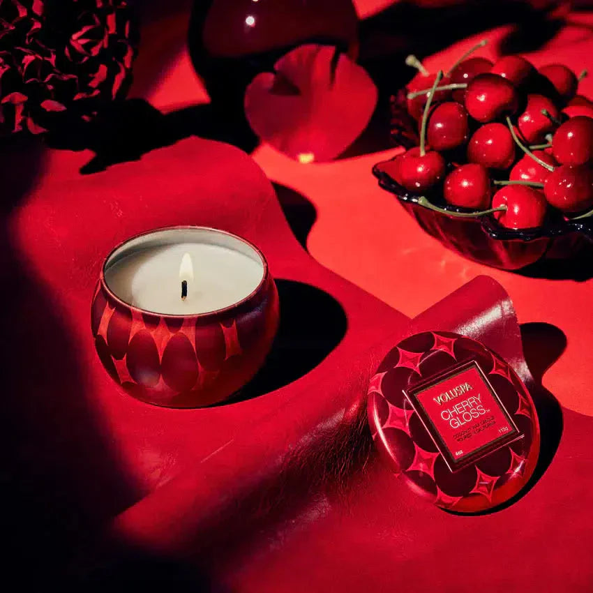 Mini Vela Voluspa Lata Cherry Gloss 25 Horas