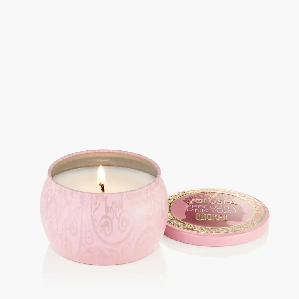 Mini Vela Voluspa Lata Perfectly Pink Yuzu 25 Horas