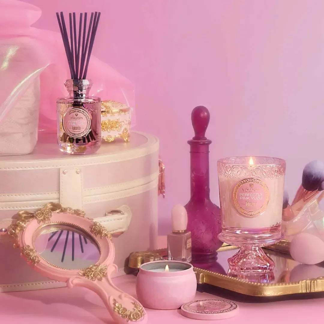 Mini Vela Voluspa Lata Perfectly Pink Yuzu 25 Horas