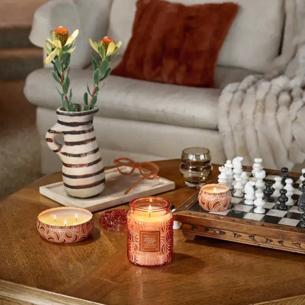 Mini Vela Voluspa Lata Spiced Pumpkin Latte 25 Horas