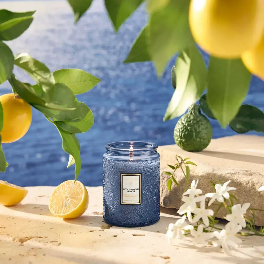 Mini Vela Voluspa Pote de Vidro Relevo Mediterranean Lemon 50 Horas
