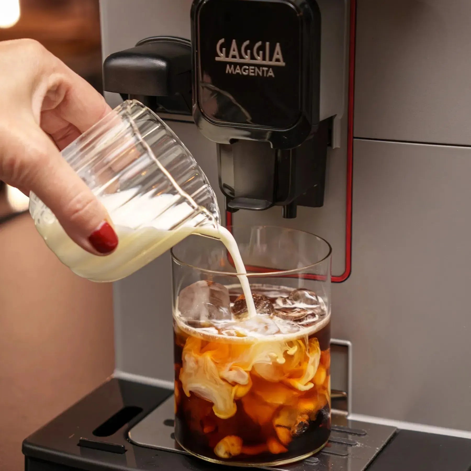 PRÉ-VENDA: Cafeteira Espresso Automática Magenta Prestige Over Ice 127V