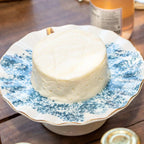 Porta Petit Four com Pé Cerâmica Ypê Amarelo com Filete de Ouro Scalla